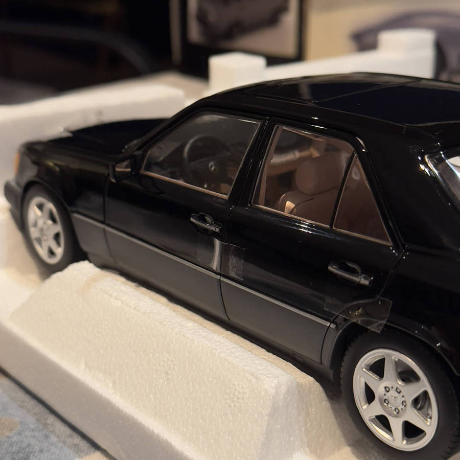 1/18 Mercedes Benz 500 E by Norev