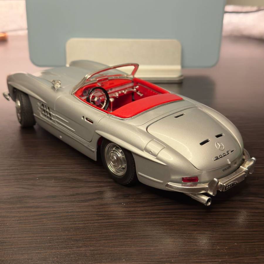 *NO RESERVE 1:18 Burago Mercedes Benz 300SL Model car