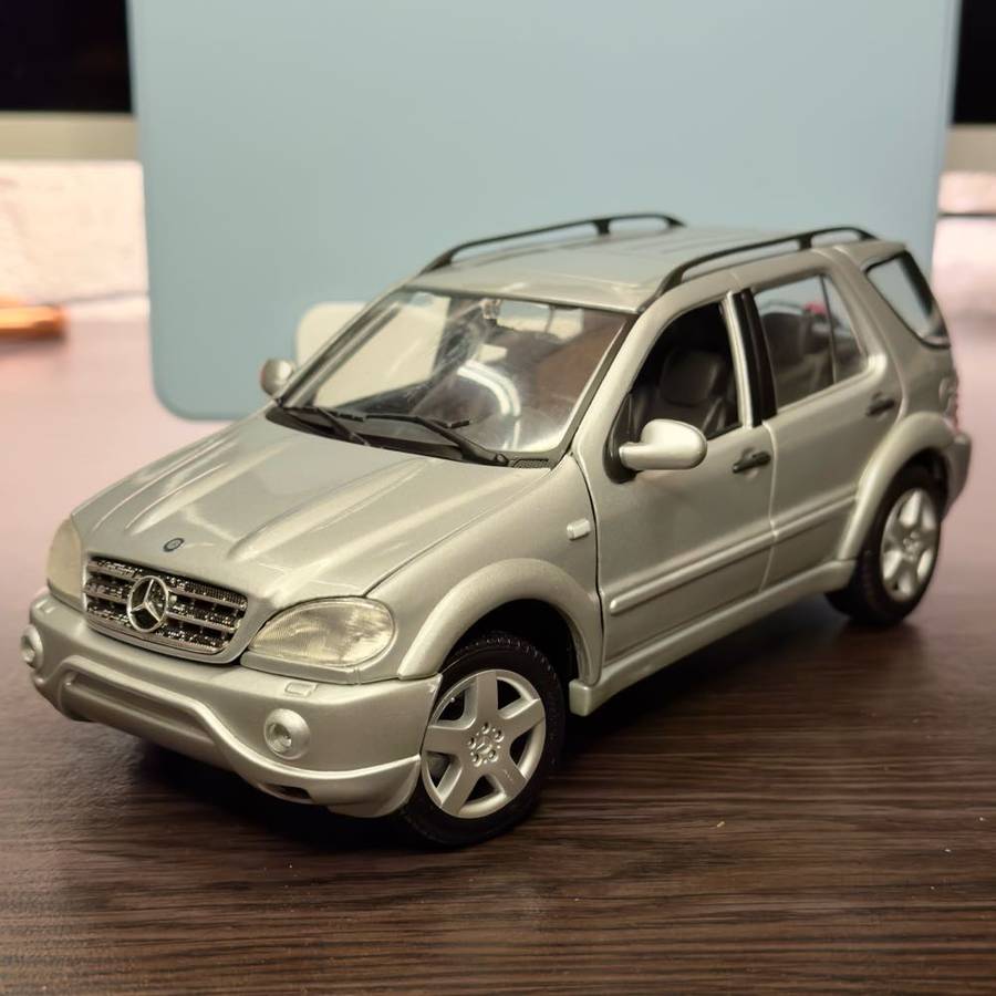 *NO RESERVE  1:18 Mercedes Benz ML55 AMG Model Car