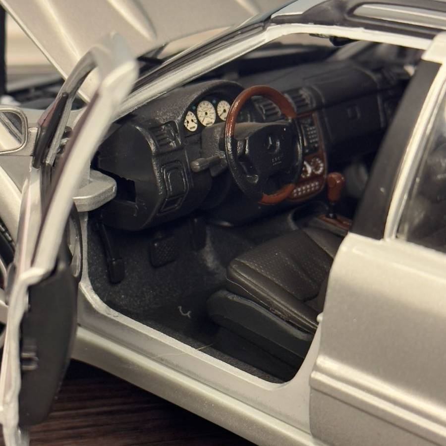 *NO RESERVE  1:18 Mercedes Benz ML55 AMG Model Car