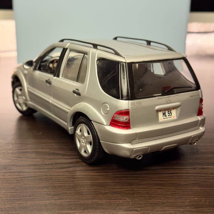 *NO RESERVE  1:18 Mercedes Benz ML55 AMG Model Car