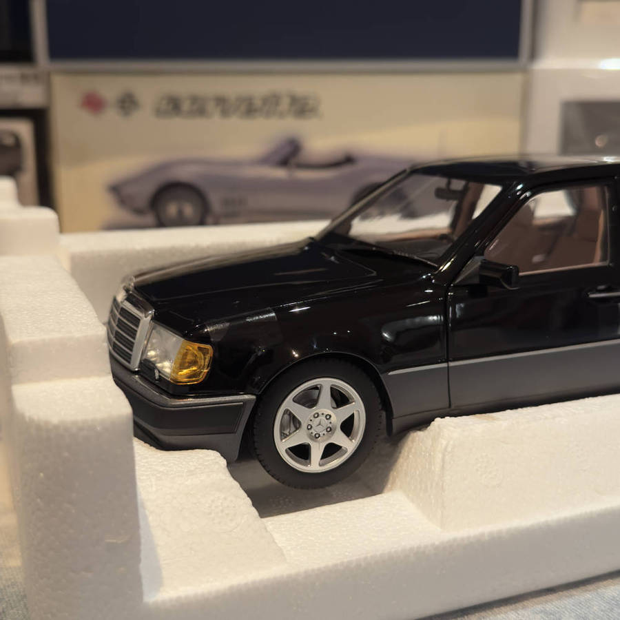 1/18 Mercedes Benz 500 E by Norev