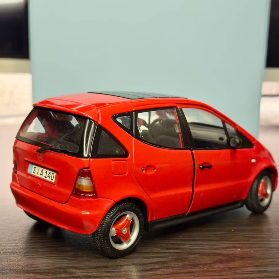 *No Reserve 1:18 Mercedes Benz A-Class Model Car