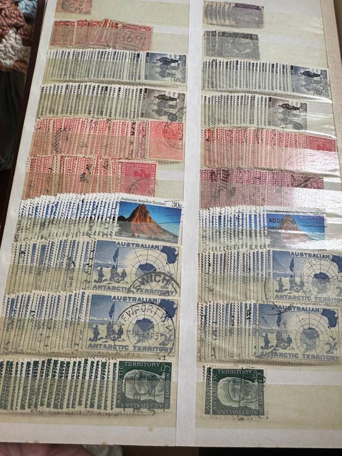 AUSTRALIAN STAMP ALBUM