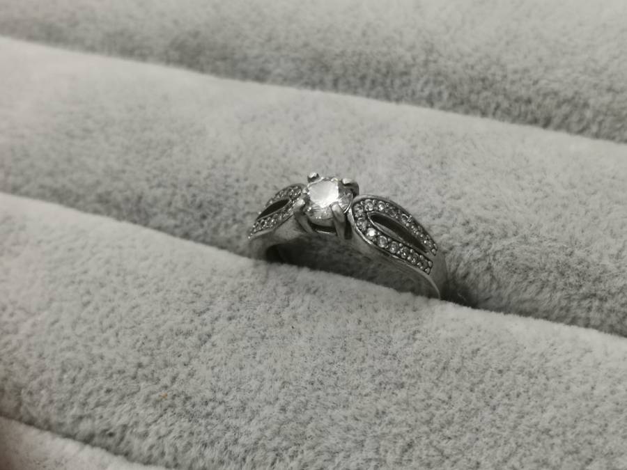 925Silver: Stunning Ring - Multiple CZ - Size N