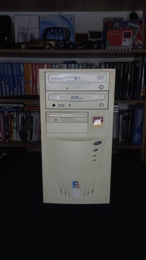 Intel Pentium 120MHz computer