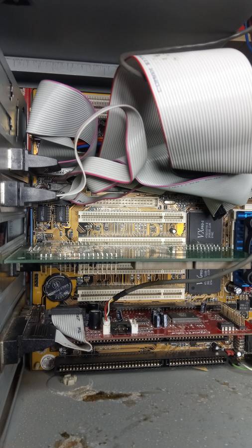 Intel Pentium P1 166MHz computer