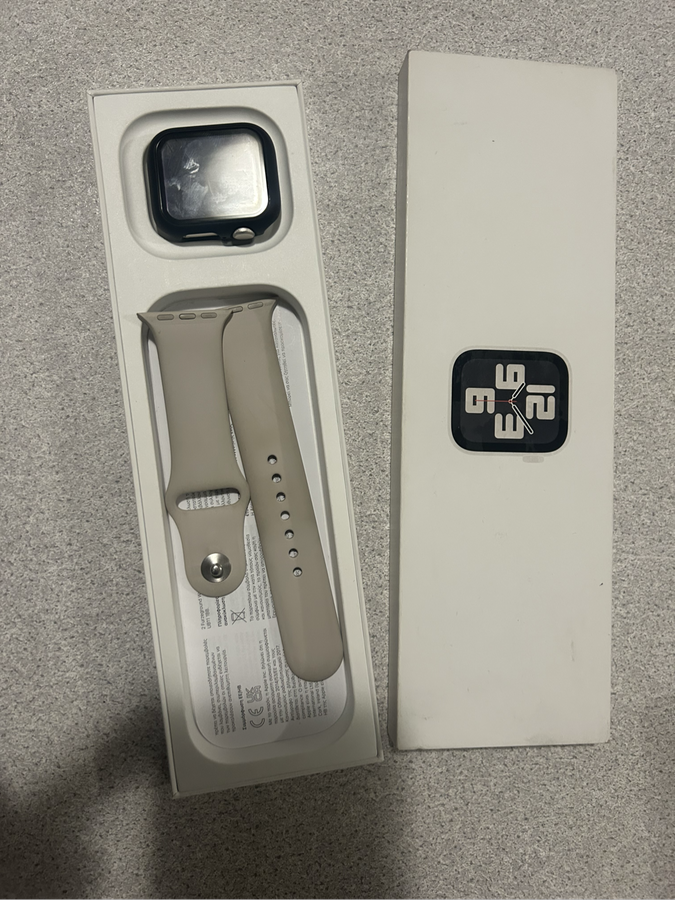 Apple Watch SE 40mm aluminium star light cover