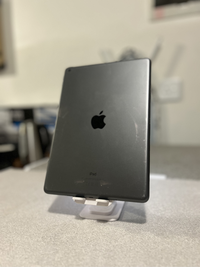 Apple IPad 9th Gen 64 GB