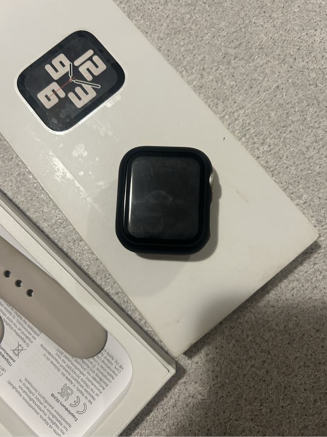 Apple Watch SE 40mm aluminium star light cover
