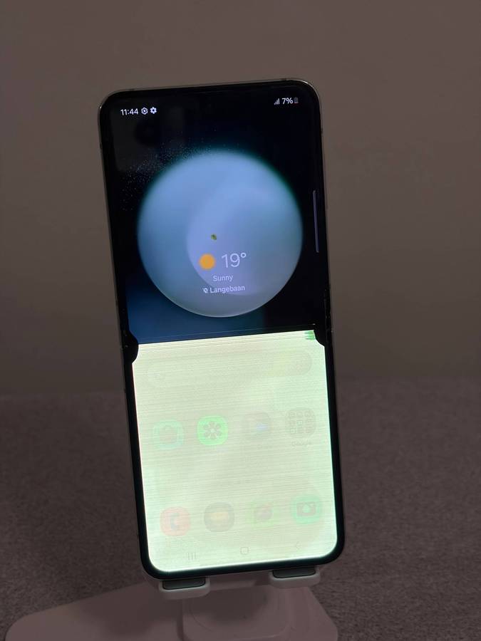 Samsung Galaxy Z Flip 5 256GB Mint  Screen Damage (Fully Working | Good Condition)