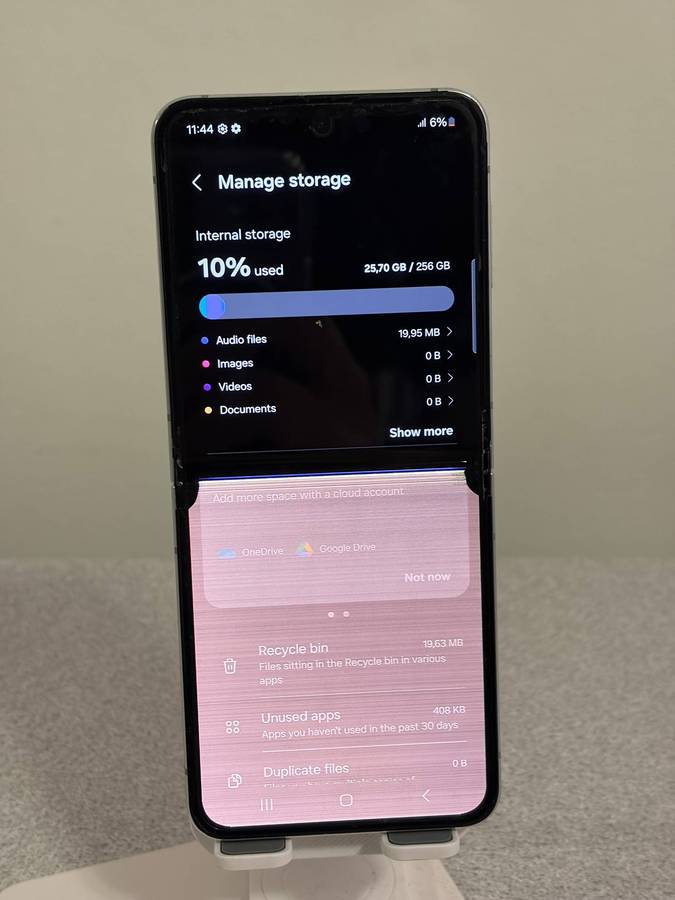 Samsung Galaxy Z Flip 5 256GB Mint  Screen Damage (Fully Working | Good Condition)