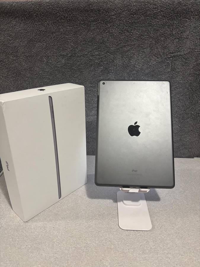 Apple iPad 8th Gen  32GB WiFi | Great Condition | Box Included | NEW SCREEN