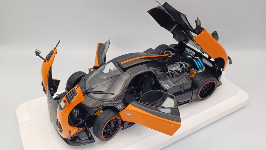 Pagani Zonda Cinque Coupe - 2009 - Arancio St. Tropez