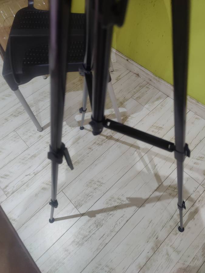 3366 Aluminium Tripod with Phone Holder