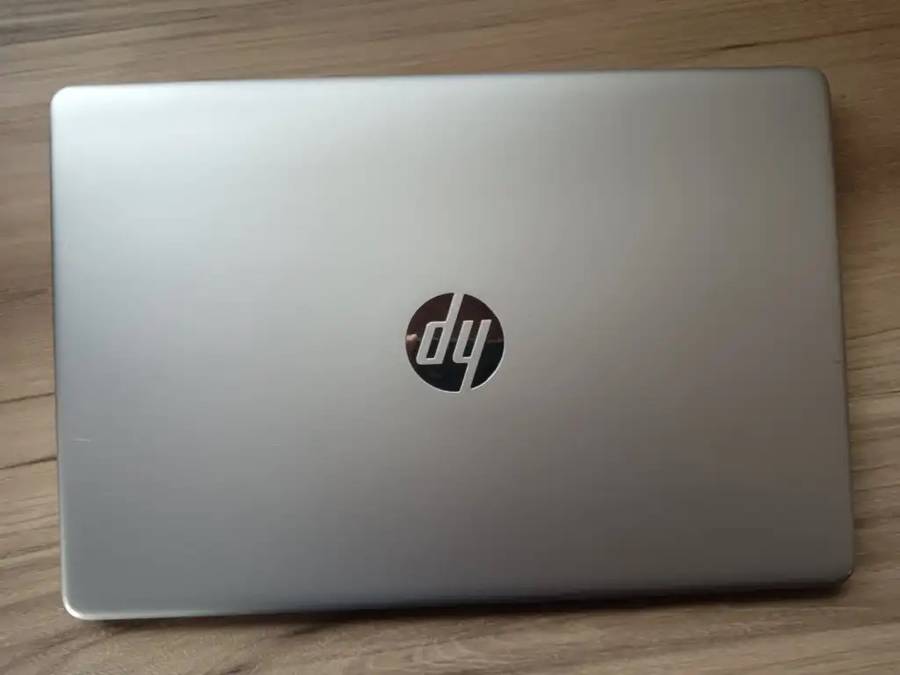 HP 15s AMD RYZEN 5, 8GB Ram, 256GB SSD, AMD Radeon Graphics | Bargain
