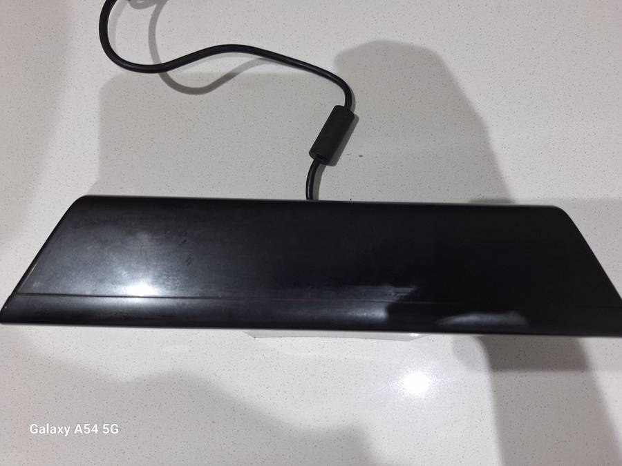Kinect Sensor with Kinect Adventures Game (XBOX 360) / XBOX 360 KINECT WITH GAME - 14 DAYS WARRANTY!