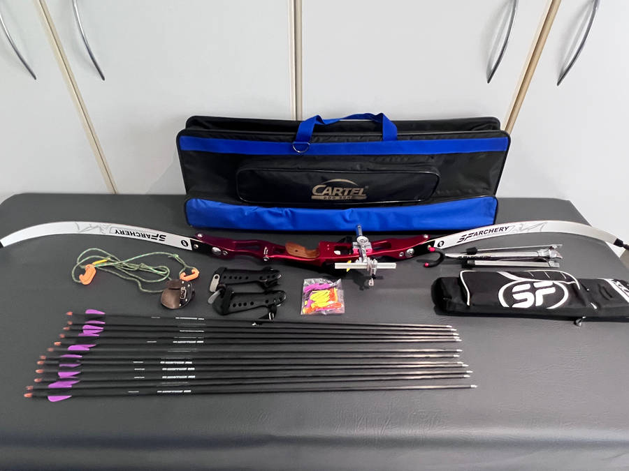 PROFESSIONAL RECURVE BOW LOT FOR BEGINNER - ADULT - RIGHT HAND