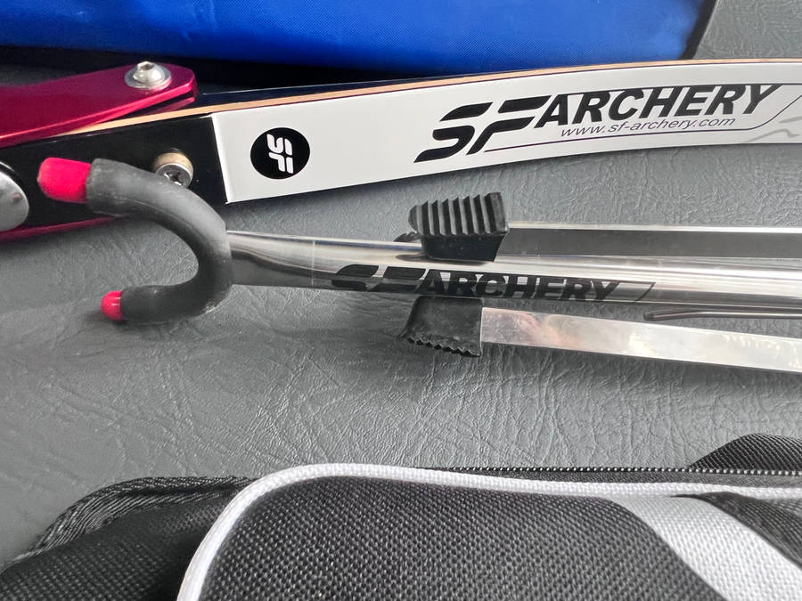 PROFESSIONAL RECURVE BOW LOT FOR BEGINNER - ADULT - RIGHT HAND