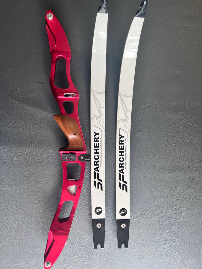 PROFESSIONAL RECURVE BOW LOT FOR BEGINNER - ADULT - RIGHT HAND