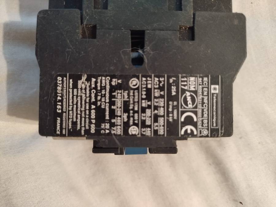 bargain bin mixed lot of electrical breakers