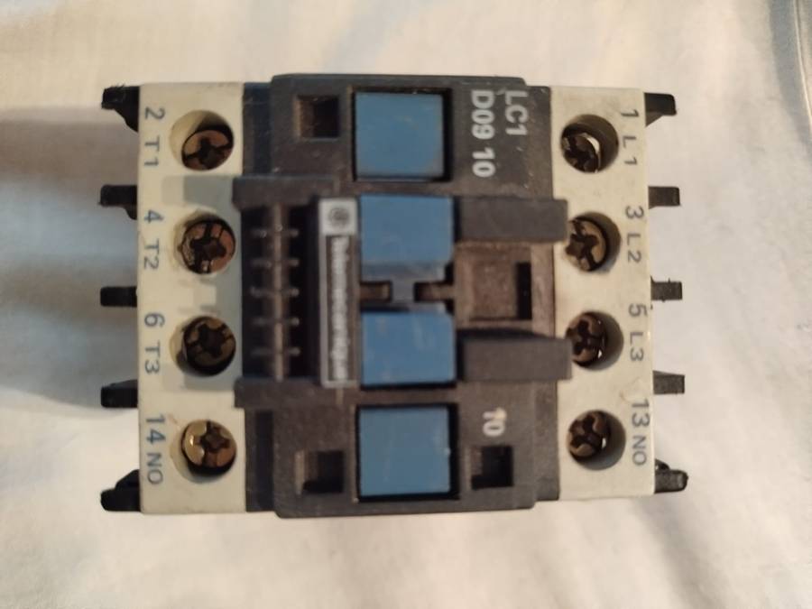 bargain bin mixed lot of electrical breakers