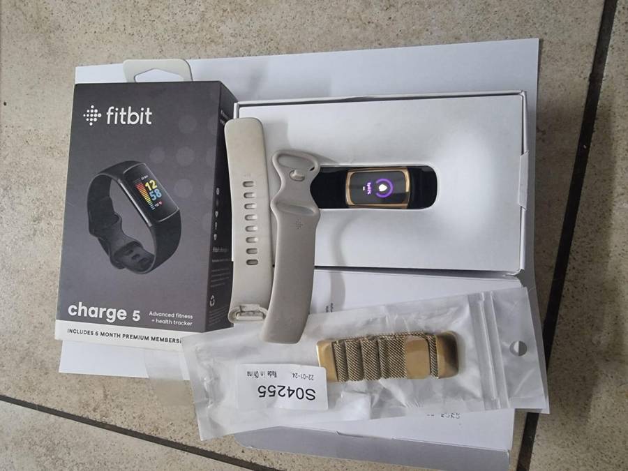 bargain bin mixed  fitbit lot