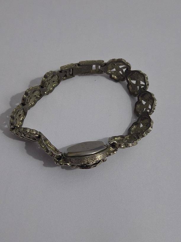 Stunning vintage peek a boo ladies watch, not working