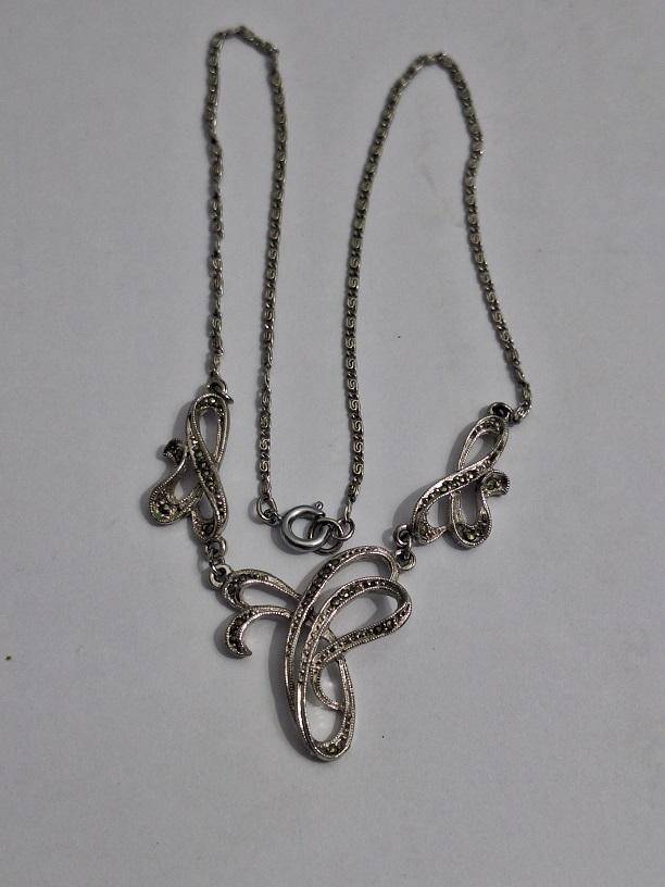 Stunning Dainty necklace