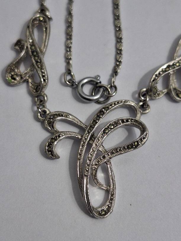 Stunning Dainty necklace