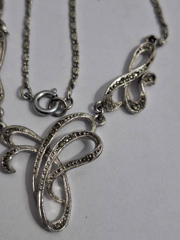 Stunning Dainty necklace