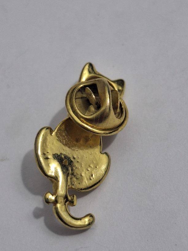 Pretty Cat lapel pin