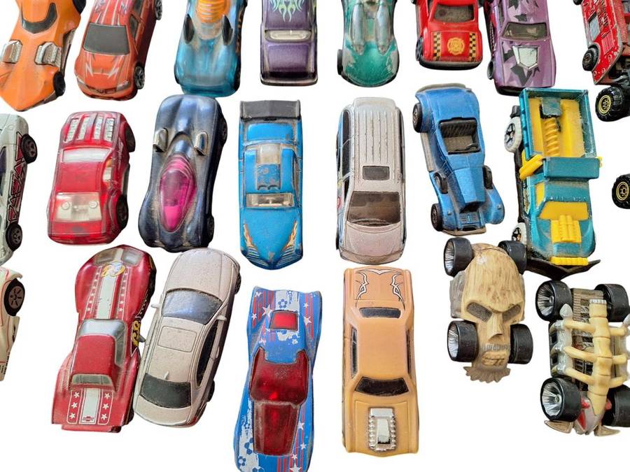 32 x Mostly Hot Wheels cars