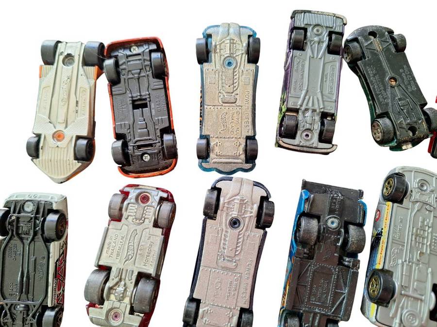 32 x Mostly Hot Wheels cars