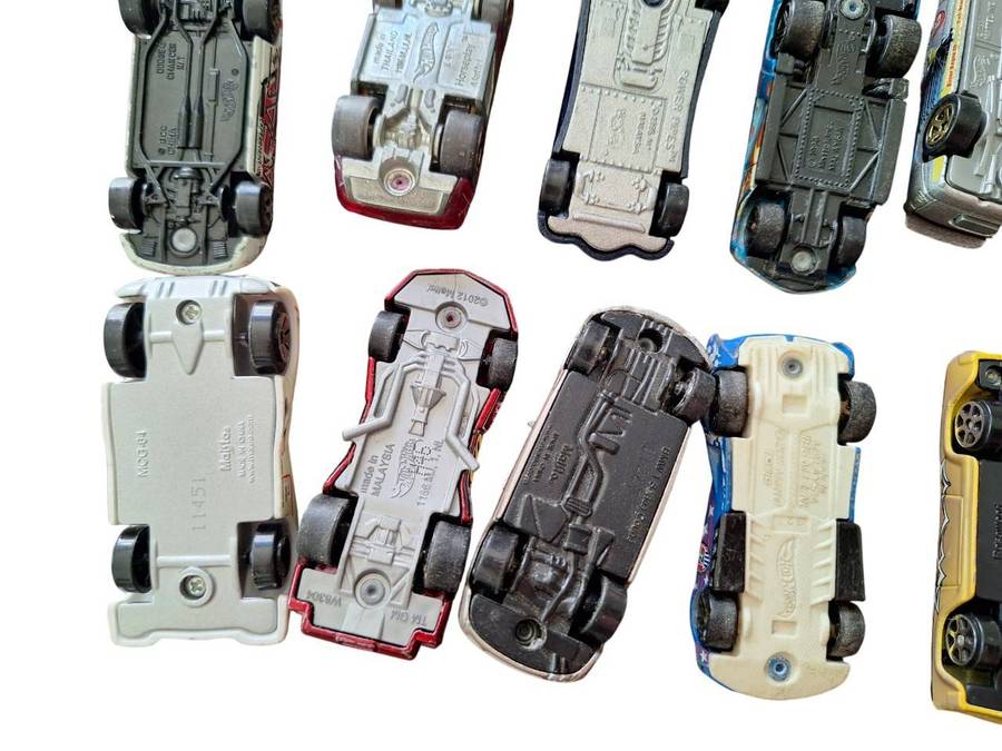 32 x Mostly Hot Wheels cars
