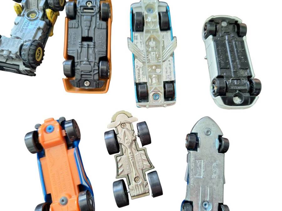 32 x Mostly Hot Wheels cars