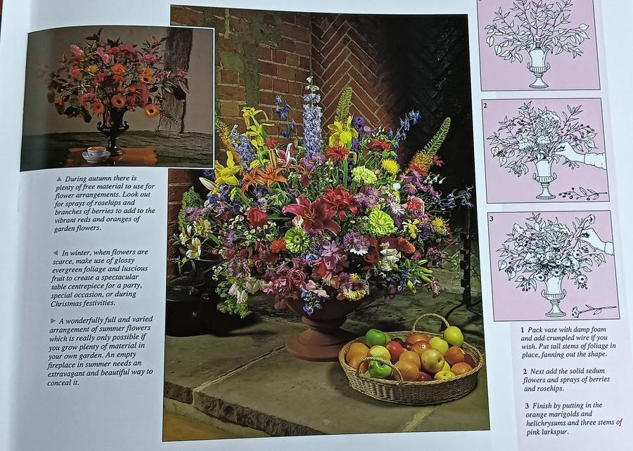 The Step by Step Art of Flower Arranging - Jane Newdick & Neil Sutherland - Hardcover - 124 pages
