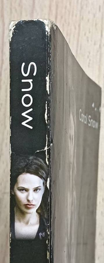 Switch - Carol Snow- Softcover - 215 pages