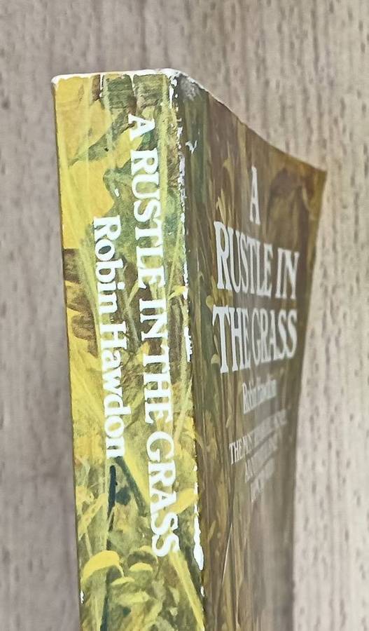 A Rustle in the Grass Robin Hawdon - Softcover - 288 pages