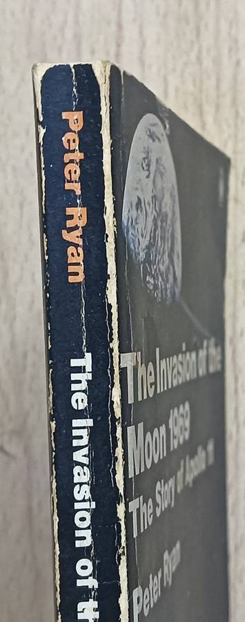 The Invasion of the Moon - Peter Ryan - Softcover -189 pages - 1st Edition - A Penguin Book