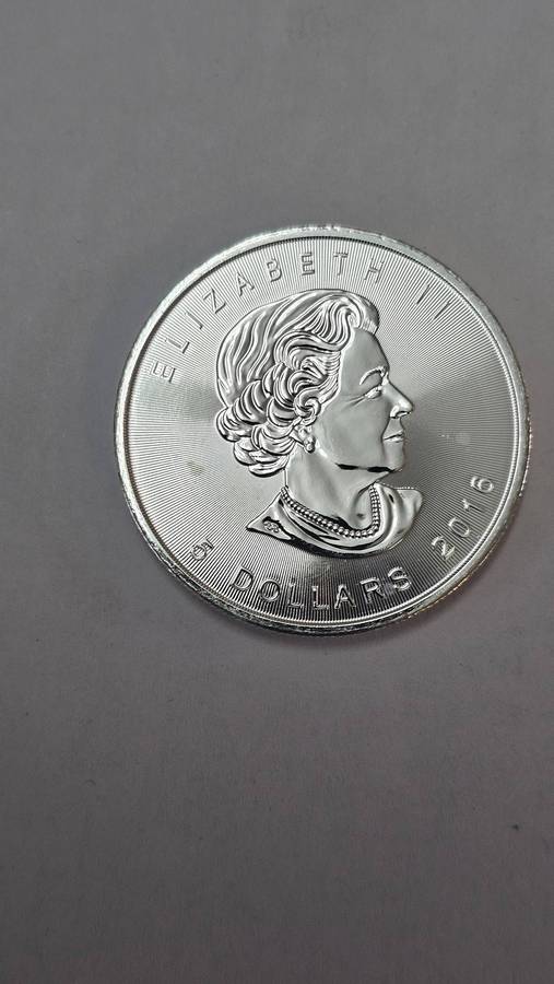 Canadian Maple leaf 1 Oz Fine silver 9999 Purity coin