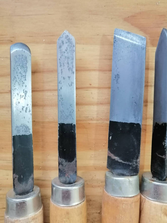 8x wood turning chisels
