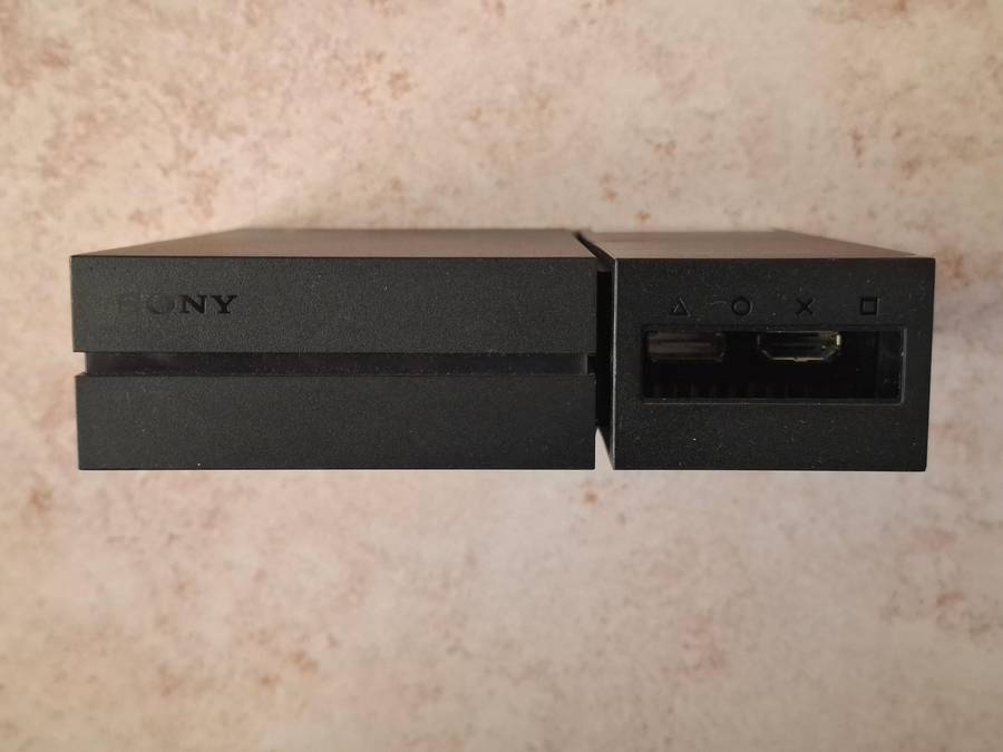 Playstation 4 VR Headset + Accessories + 2 Games