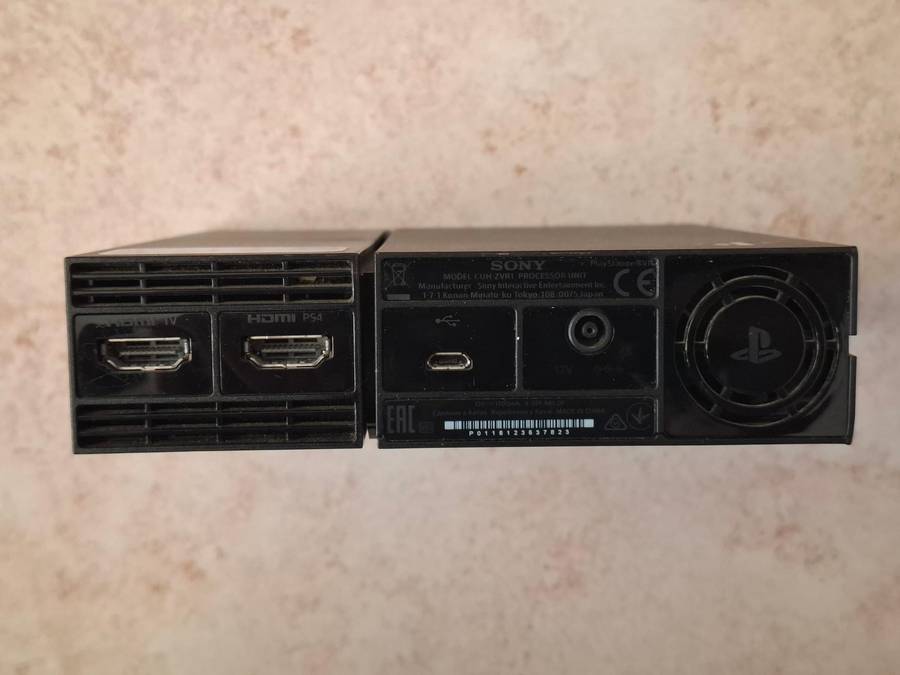 Playstation 4 VR Headset + Accessories + 2 Games