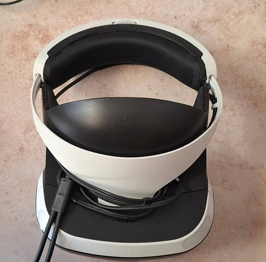 Playstation 4 VR Headset + Accessories + 2 Games