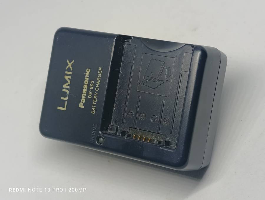 Panasonic Lumix DMC FZ7 - 6MP - 12x Zoom - Digital Camera