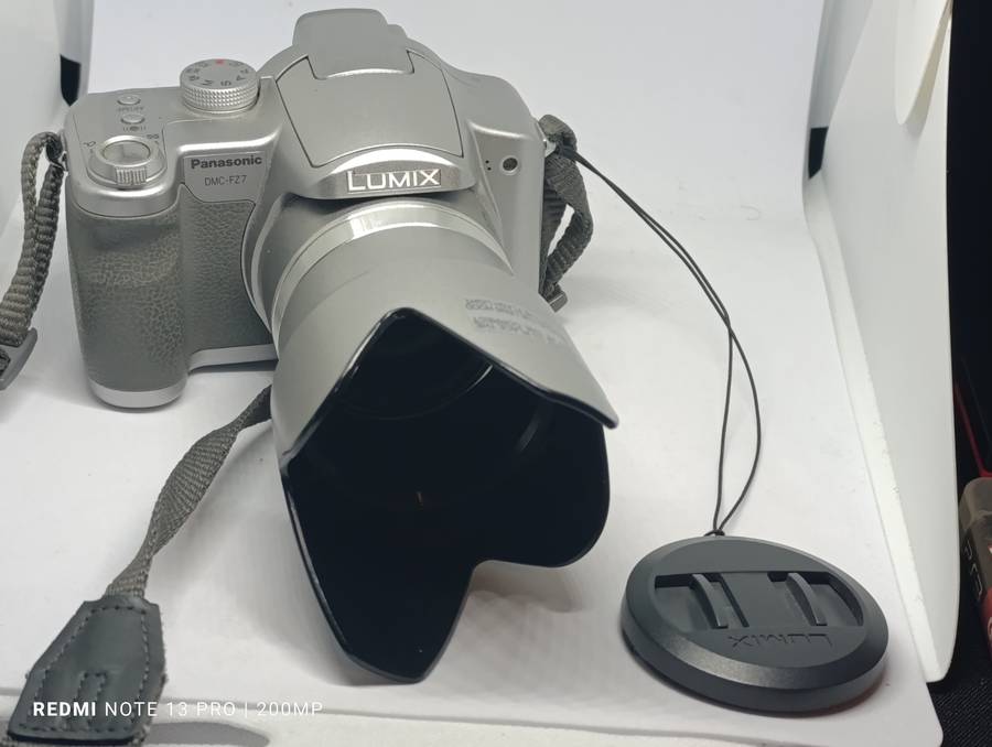 Panasonic Lumix DMC FZ7 - 6MP - 12x Zoom - Digital Camera