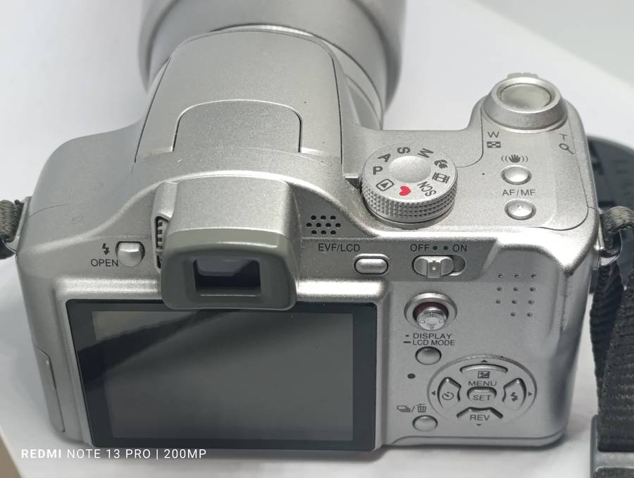 Panasonic Lumix DMC FZ7 - 6MP - 12x Zoom - Digital Camera