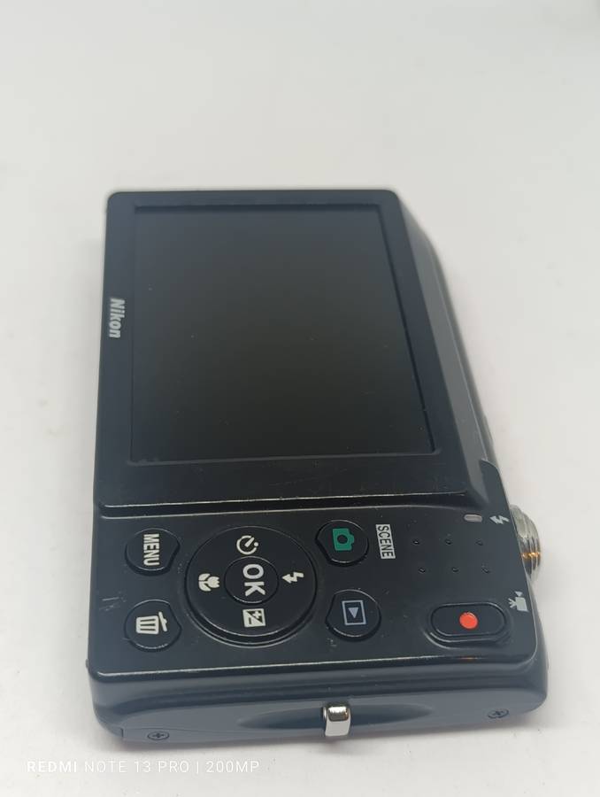 Nikon Coolpix S2600 - 14MP - 5x Zoom - Digital Camera