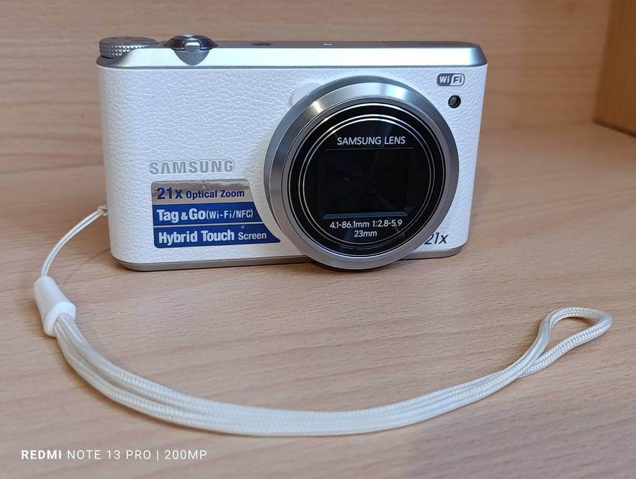Samsung WB350F - 16MP - 21x Zoom - Digital Camera (WiFi/NFC)